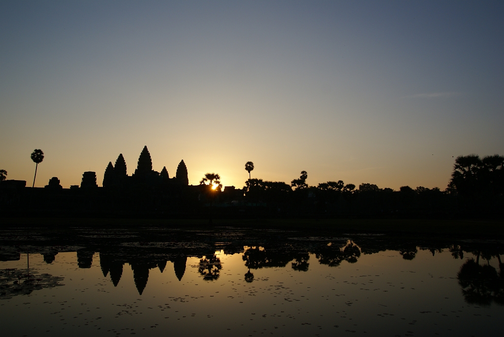 DSC08416.JPG - Sonnenaufgang in Angkor Wat